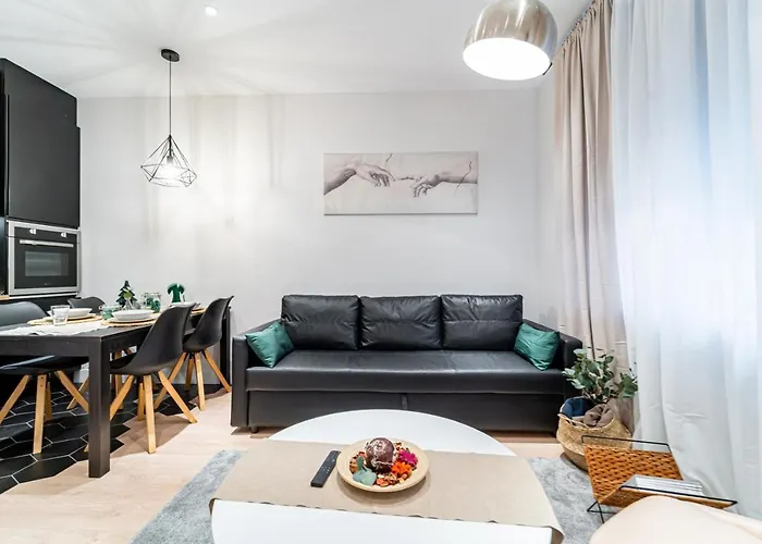 Edsam Madrid Apartments Black