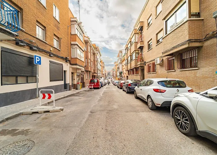 Edsam Madrid Apartments Black
