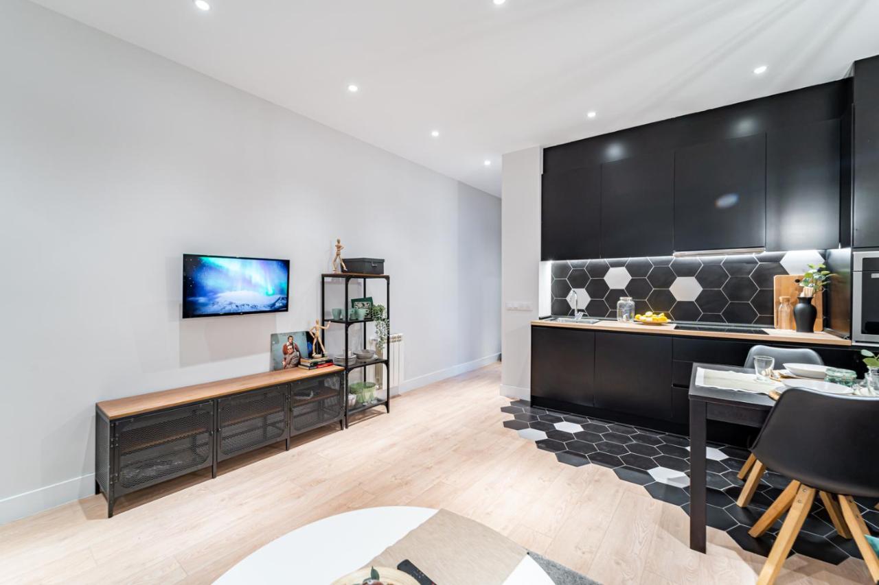 Edsam Black Apartment