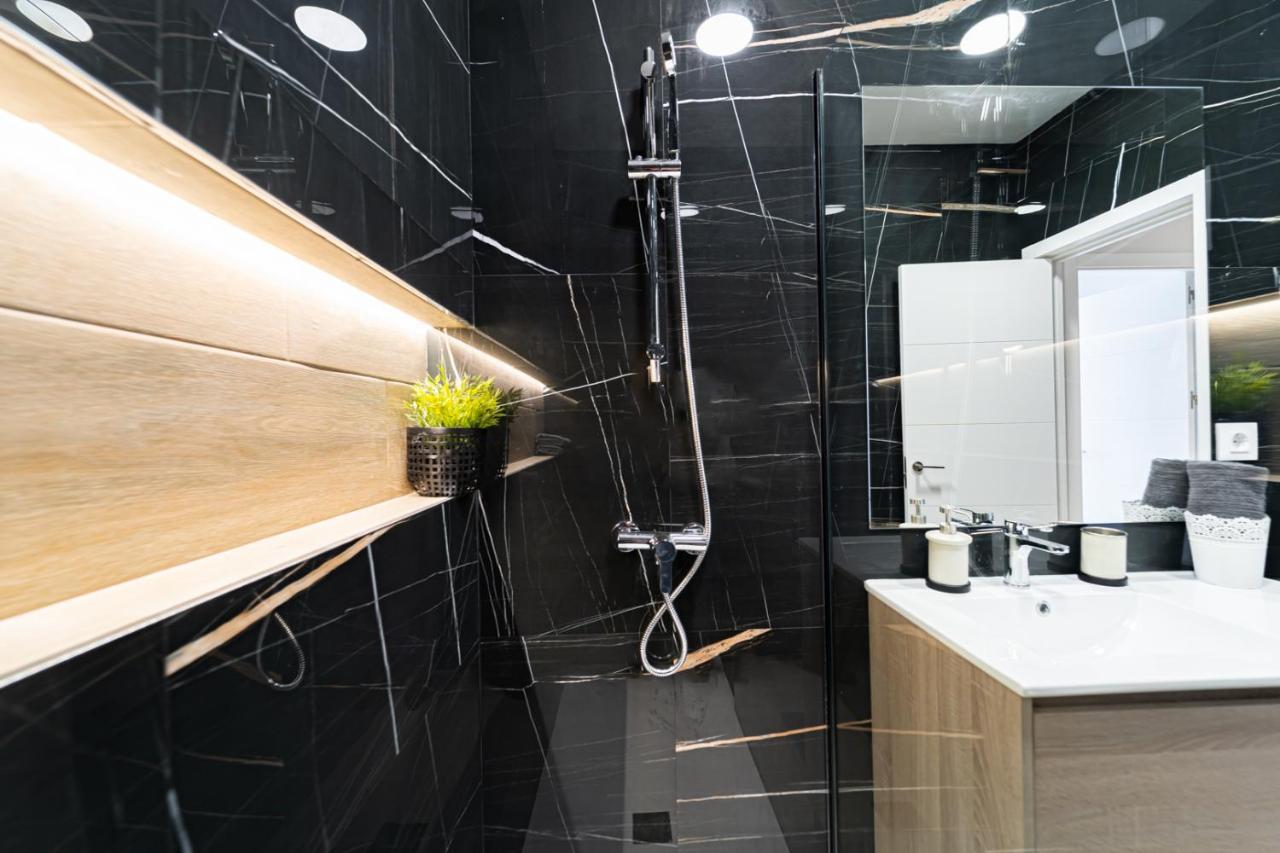 Edsam Black Apartment