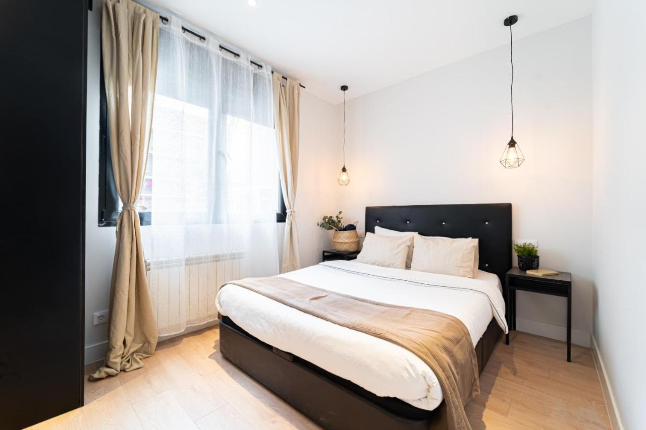 Edsam Black Apartment